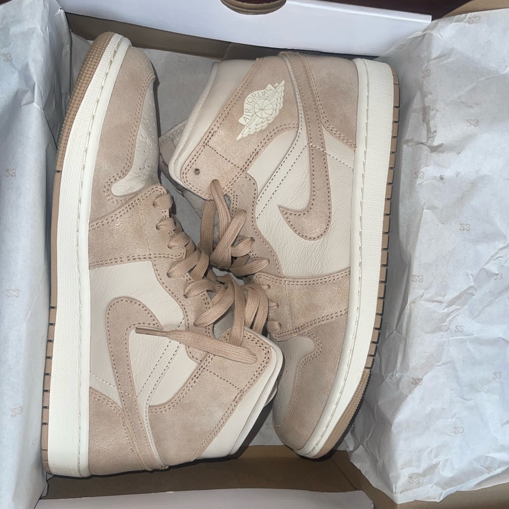 Women’s sz12 Jordan 1 Mid